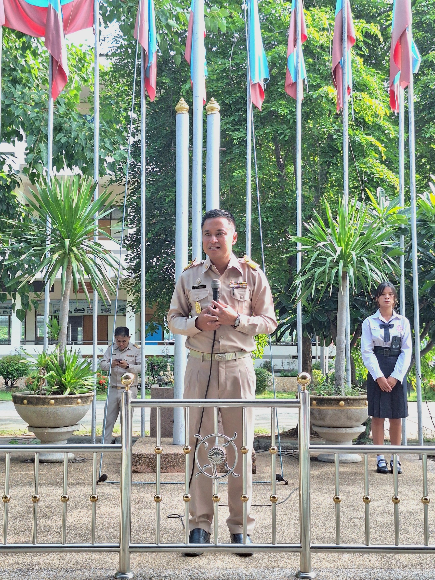 LINE_ALBUM_phx.txnrab peid phakh reiyn 1_2568 laea naeana khru him_250520_14.jpg
